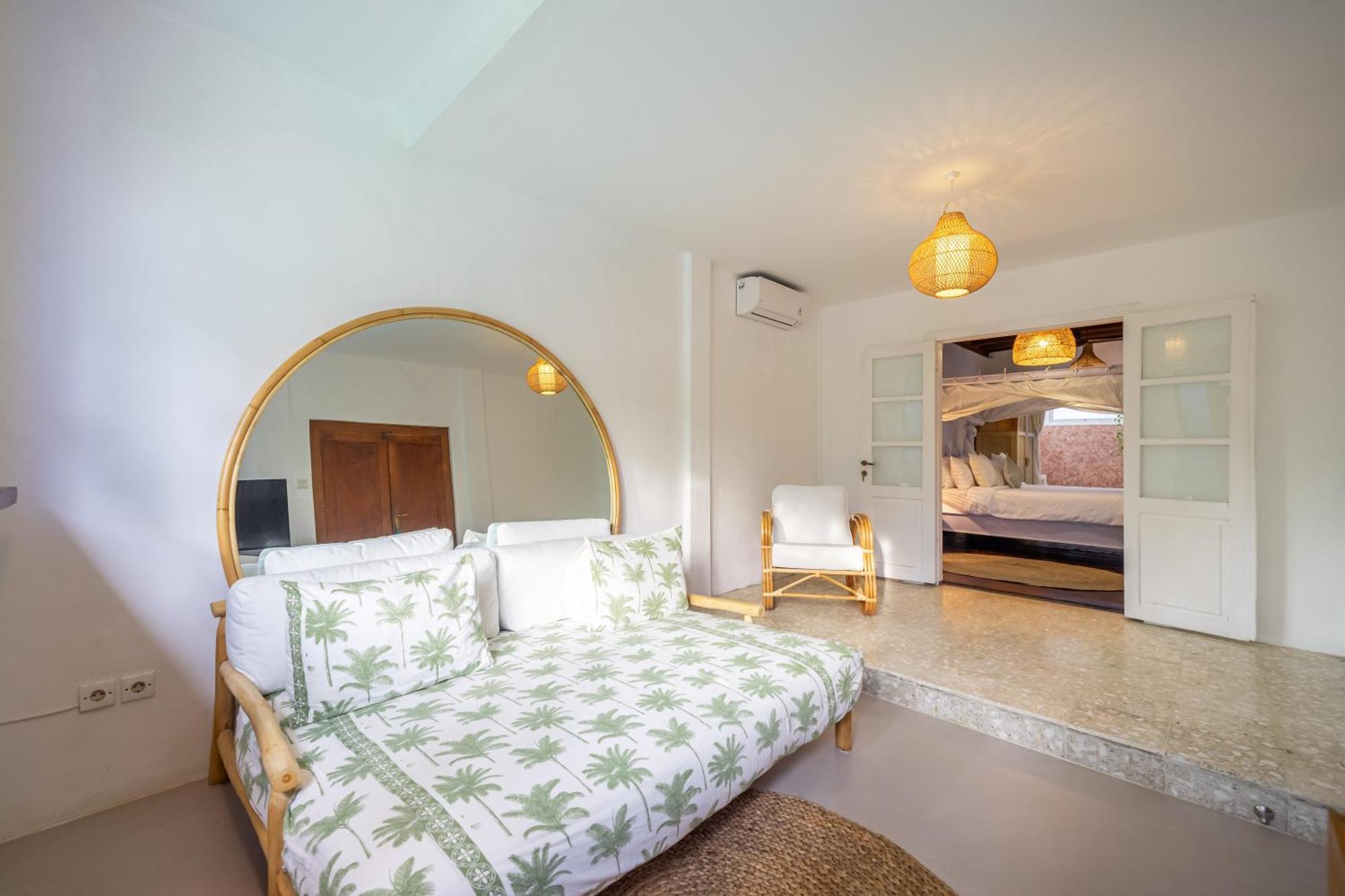 The Monroe Luxury 3-bedroom With Private Pool In 900m To The Seminyak