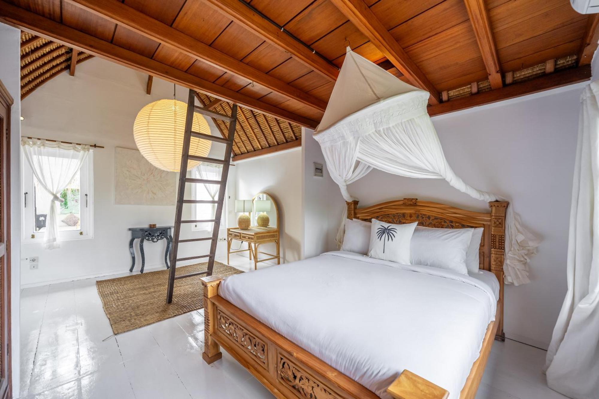 The Monroe Luxury 3-bedroom With Private Pool In 900m To The Seminyak