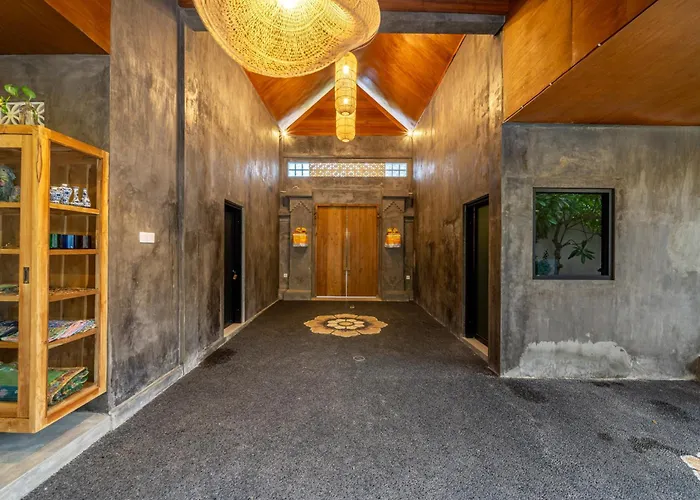 The Monroe Luxury 3-Bedroom Villa With Private Pool In Central Seminyak 900M To The Beach
